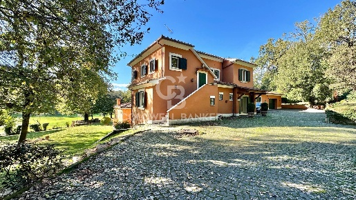 Foto Villa unifamiliare in Largo Dell' Olgiata 15, Roma Olgiata di 700 m²