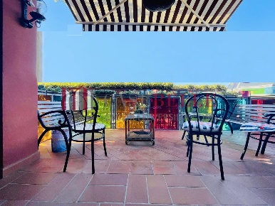 Foto Villa unifamiliare a Viareggio di 300 m² con 10 locali in vendita