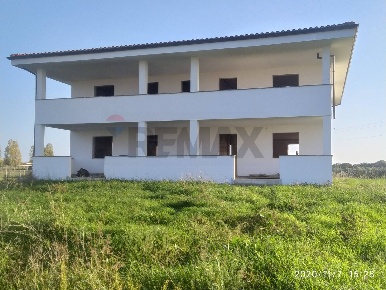 Foto Casa indipendente in Via Apriliana 58/A, Aprilia di 300 m² in vendita