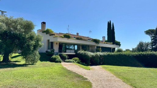 Foto Villa unifamiliare in Largo dell' olgiata 15, Roma Olgiata di 700 m²
