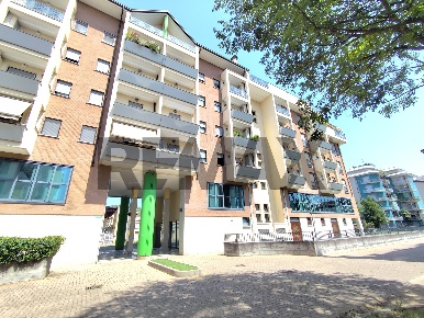 Foto Ufficio in via Luigi Pomini 31, Castellanza di 72 m² con 2 locali