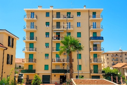 Foto Appartamento in Piazza Mameli, Imperia Porto Maurizio di 120 m²