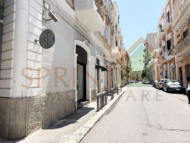 Foto Locale commerciale in Piazza San Antonio, Monopoli di 120 m²