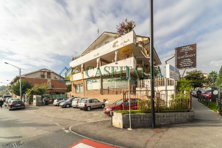 Foto Locale commerciale in Via Cavour 46, Alpignano di 180 m² in vendita