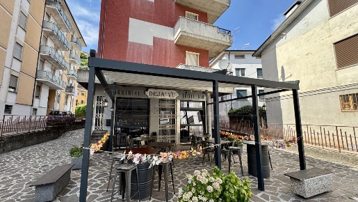 Foto Locale commerciale a Valdagno Centro di 106 m² con 2 locali in vendita