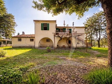 Foto Rustico a Cinigiano Centro di 650 m² con 8 locali in vendita