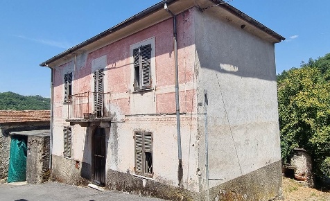 Foto Casa indipendente a Fivizzano Centro di 145 m² con 6 locali in vendita