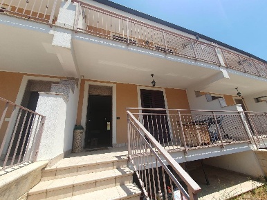 Foto Villa a schiera in VIA RONCO TALETE DI MILETO 5, Floridia di 127 m²