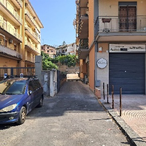 Foto Garage in Via Etnea 30, Gravina di Catania Centro di 22 m² in vendita