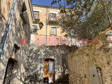 Foto Casa indipendente in Via Guglielmo Marconi 17, Pesche Centro di 300 m²