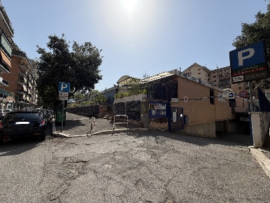 Foto Box in Via Elvidio Prisco 4, Roma Cinecittà di 17 m² con 1 locali