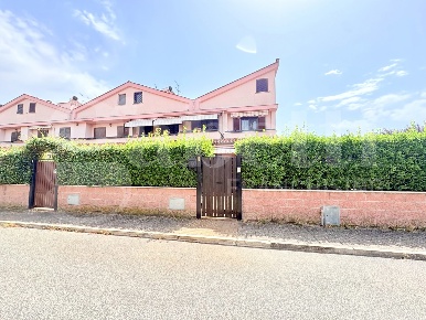 Foto Villa a schiera in Via San Domenico 1, Colleferro di 105 m² in vendita