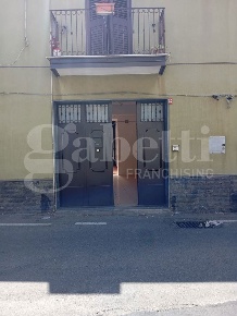 Foto Magazzino in Via Roma 35, Viagrande Centro di 60 m² con 2 locali