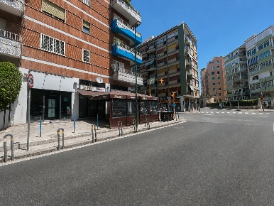 Foto Negozio in Via San Domenico 6, Napoli Vomero di 50 m² con 2 locali