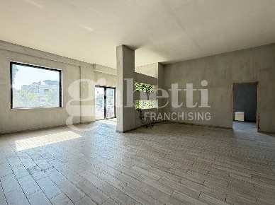 Foto Negozio in Via XXV Aprile 24, Melito di Napoli di 110 m² con 3 locali