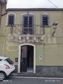 Foto Appartamento in Via Roma 33, Viagrande Centro di 80 m² con 2 locali