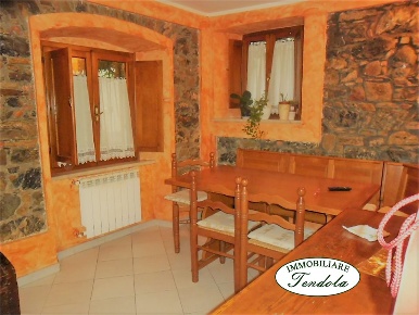 Foto Case semi ndipendenti a Castelnuovo Magra Centro di 130 m² in affitto