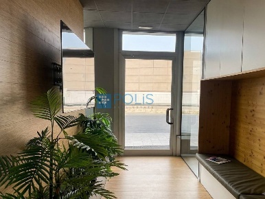 Foto Negozio in Via Goldoni, Padova Stanga - Pio X di 375 m² con 1 locali
