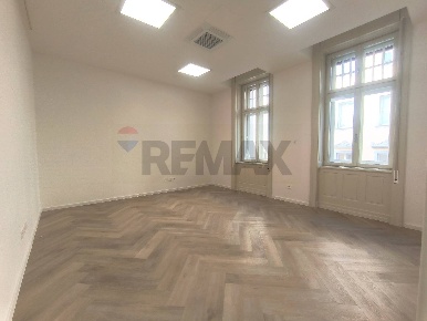 Foto Ufficio in Via San Nicolo' 7, Trieste Borgo Teresiano di 155 m²