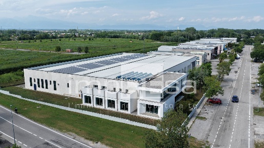 Foto Capannone industriale in Via Amman 32, Cordenons Centro di 3870 m²
