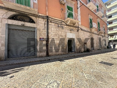 Foto Locale commerciale in Via Respa 8, Molfetta di 50 m² con 1 locali