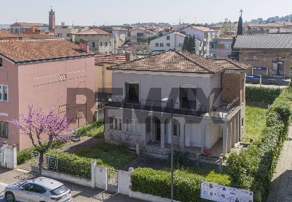 Foto Casa indipendente in Viale Giosuè Carducci 128, Mondolfo Marotta