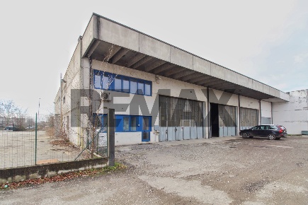 Foto Locale commerciale in via Fausto Arona 1, Voghera di 522 m² in affitto