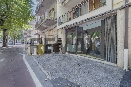Foto Locale commerciale in Via Pescara 210, Chieti Chieti Scalo di 120 m²