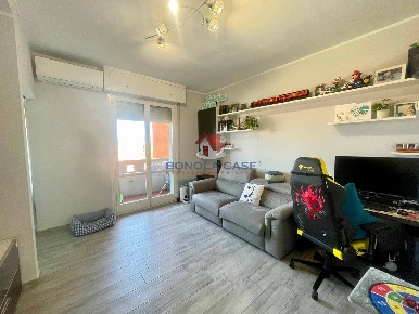 Foto Appartamento in Via Ugo Betti 121, Milano Gallaratese di 90 m²