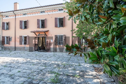 Foto Villa a schiera in Via Padre Kolbe 21/8, Commessaggio Centro di 259 m²