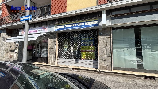 Foto Locale commerciale in via Chambery 42, Aosta Centro di 34 m²