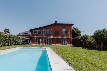 Foto Villa unifamiliare in Via Roma 8, Bagnolo Mella Centro di 500 m²