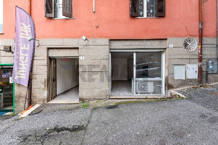 Foto Locale commerciale in LARGO LOLLI 3/4, Mentana Centro di 92 m²