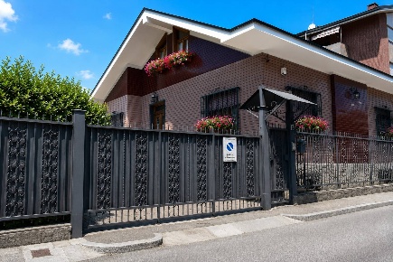 Foto Casa indipendente a Collegno di 200 m² con 5 locali in vendita