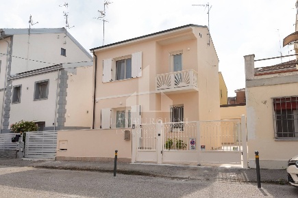 Foto Villa unifamiliare in Via Tancredi, Ferrara Aeroporto di 122 m²
