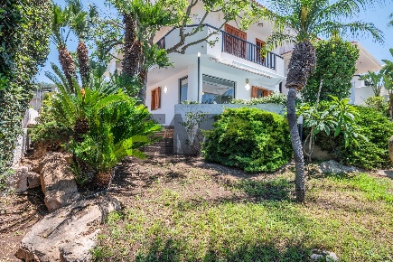 Foto Appartamento in Via Dottor Giovanni Arezzi 45, Ragusa di 390 m²