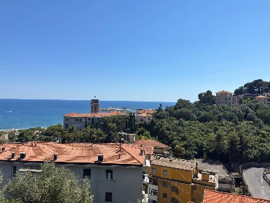 Foto Appartamento in via privata vallone dei pozzi 3, Imperia di 128 m²