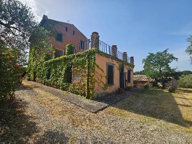 Foto Rustico in Strada Riello, Viterbo Villanova - Riello di 400 m²