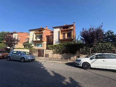 Foto Appartamento in Via Sofocle, Roma Axa di 102 m² con 3 locali