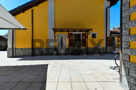 Foto Case semi ndipendenti in via Volturno 65, Brugherio Centro di 100 m²