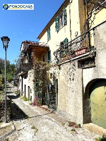 Foto Case semi ndipendenti a Stella di 184 m² con 9 locali in vendita