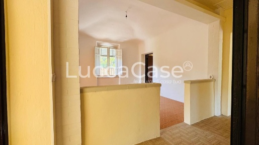 Foto Appartamento a Pescaglia di 96 m² con 5 locali in vendita