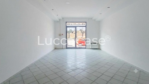 Foto Locale commerciale a Lucca San Concordio di 50 m² con 1 locali