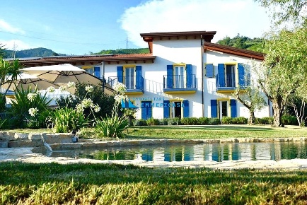 Foto Hotel a Massa Romagnano di 400 m² con 11 locali in vendita