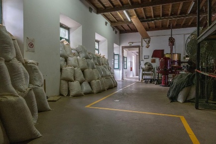 Foto Magazzino a Volpiano di 28 m² con 1 locali in vendita