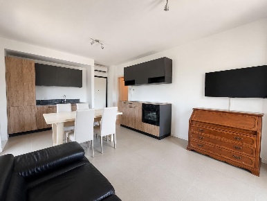 Foto Appartamento a Massa Marina di Massa Centro di 107 m² con 4 locali