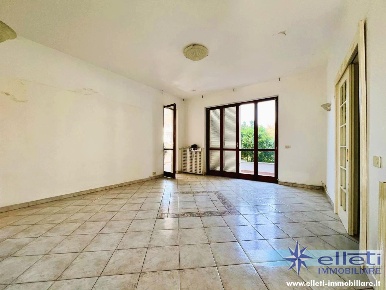 Foto Appartamento a Massa Marina di Massa Centro di 110 m² con 5 locali