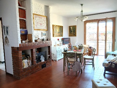 Foto Appartamento a Massa Centro di 109 m² con 5 locali in vendita