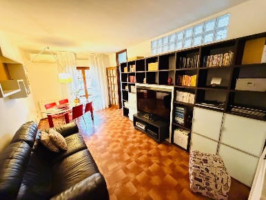 Foto Appartamento a Carrara Avenza di 84 m² con 4 locali in vendita