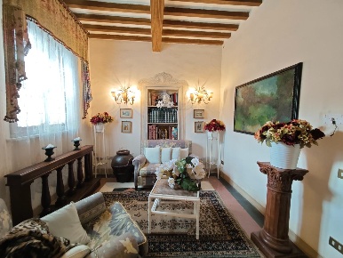 Foto Case semi ndipendenti a Capannoli Centro di 337 m² con 12 locali